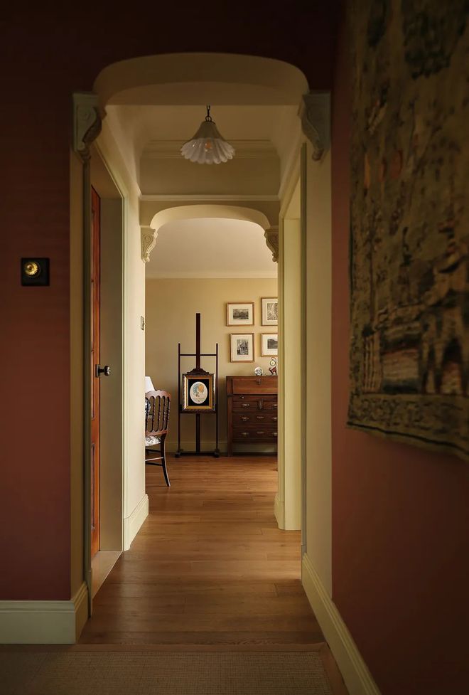 ㎡老房里打造英伦复古宅美轮美奂窗景超绝！PG电子麻将胡了2模拟器留学小伙在89(图9)