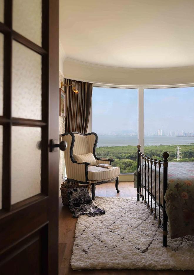 ㎡老房里打造英伦复古宅美轮美奂窗景超绝！PG电子麻将胡了2模拟器留学小伙在89(图2)