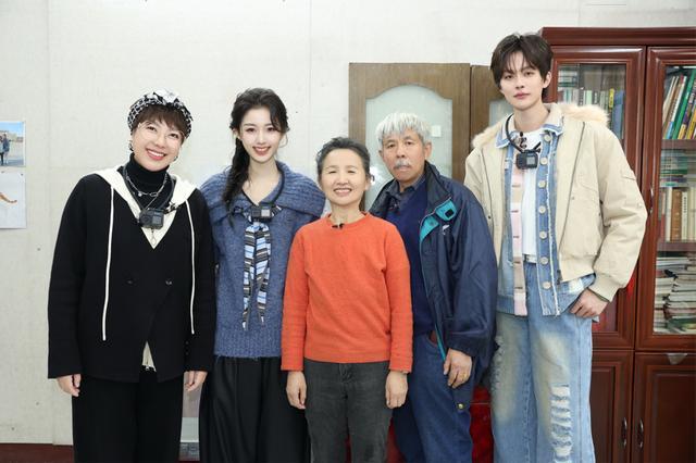 “室”英雄》焕新55岁应届毕业生之家PG麻将胡了2堪比新房的改造！《乱(图3)